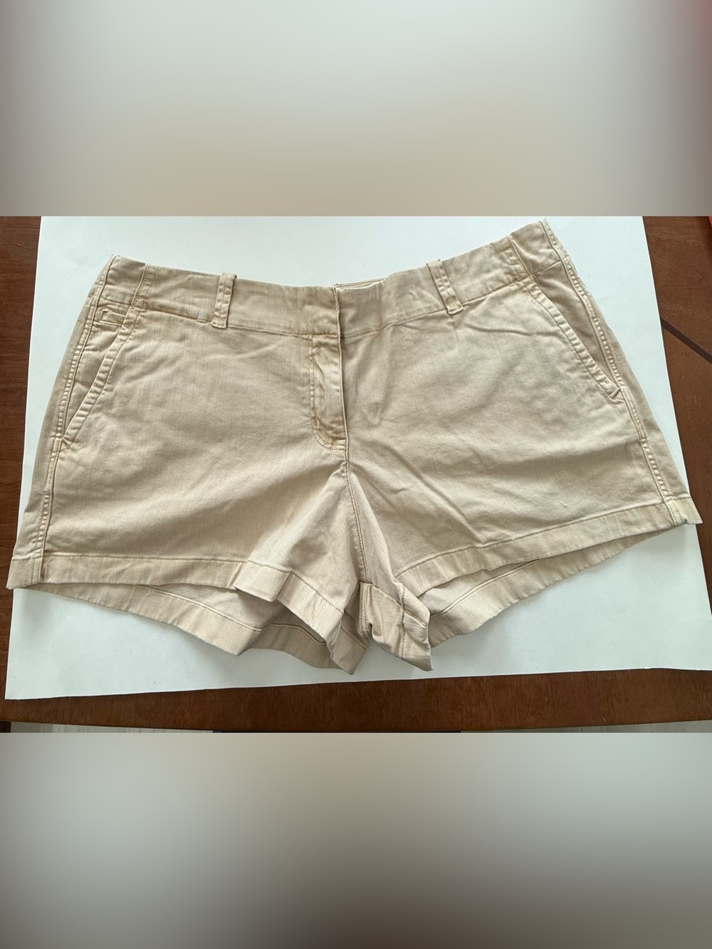 Vineyard Vines Women’s Khaki Shorts Size 18